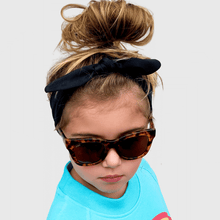 Load image into Gallery viewer, sienna wearing mihi kids sunglasses - the hamptons design 